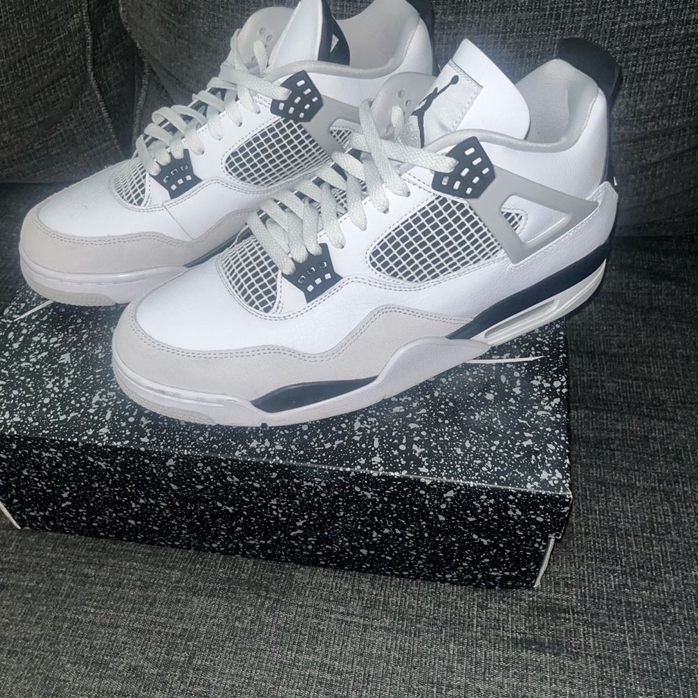 Retro Jordan 4 military black